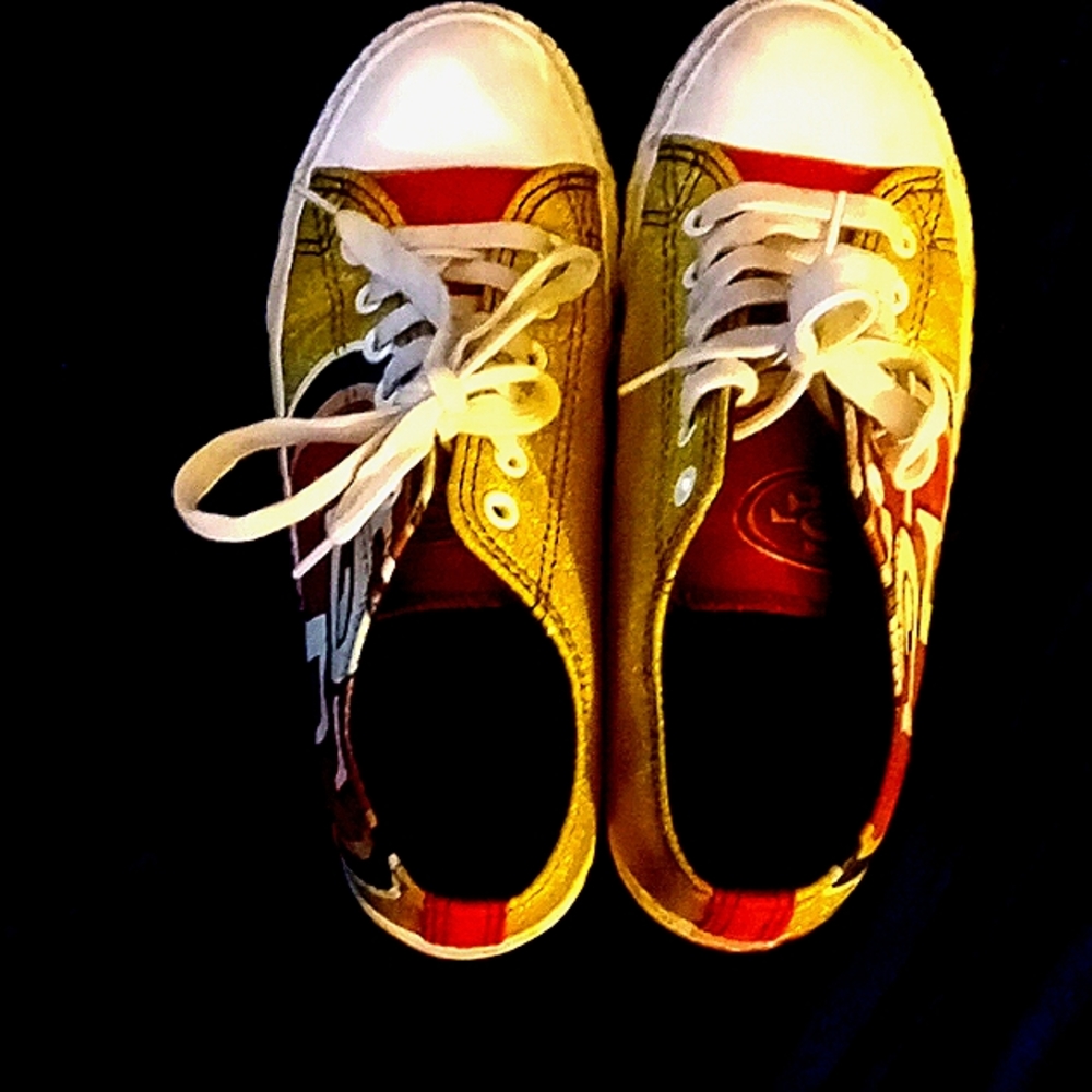 Womans sz 7 NFL apparel shoes